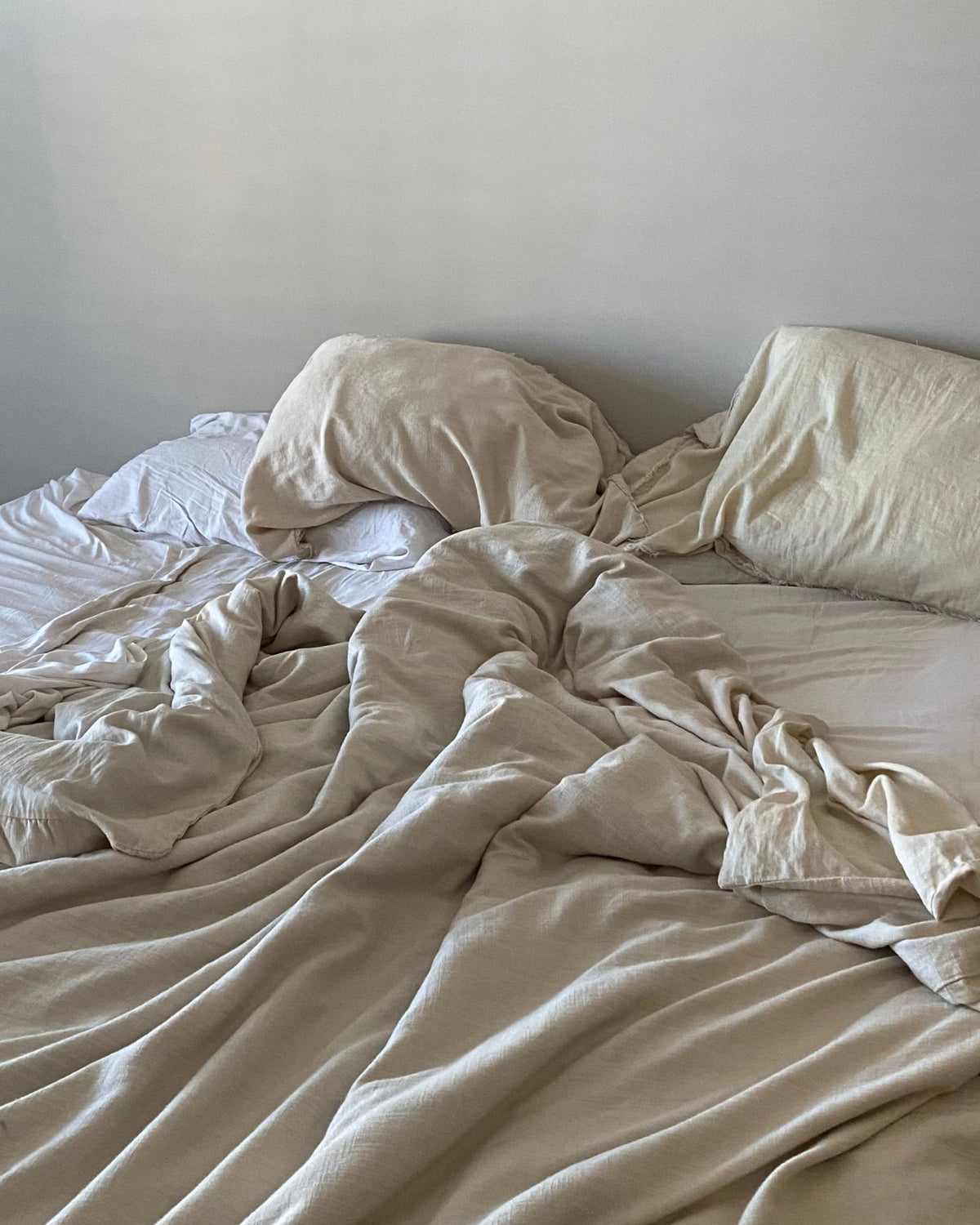 Nærbillede af seng med madras